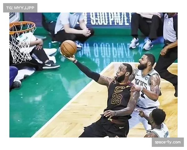 告别巡演？勒布朗-詹姆斯在丹佛主场收获致敬视频与全场掌声